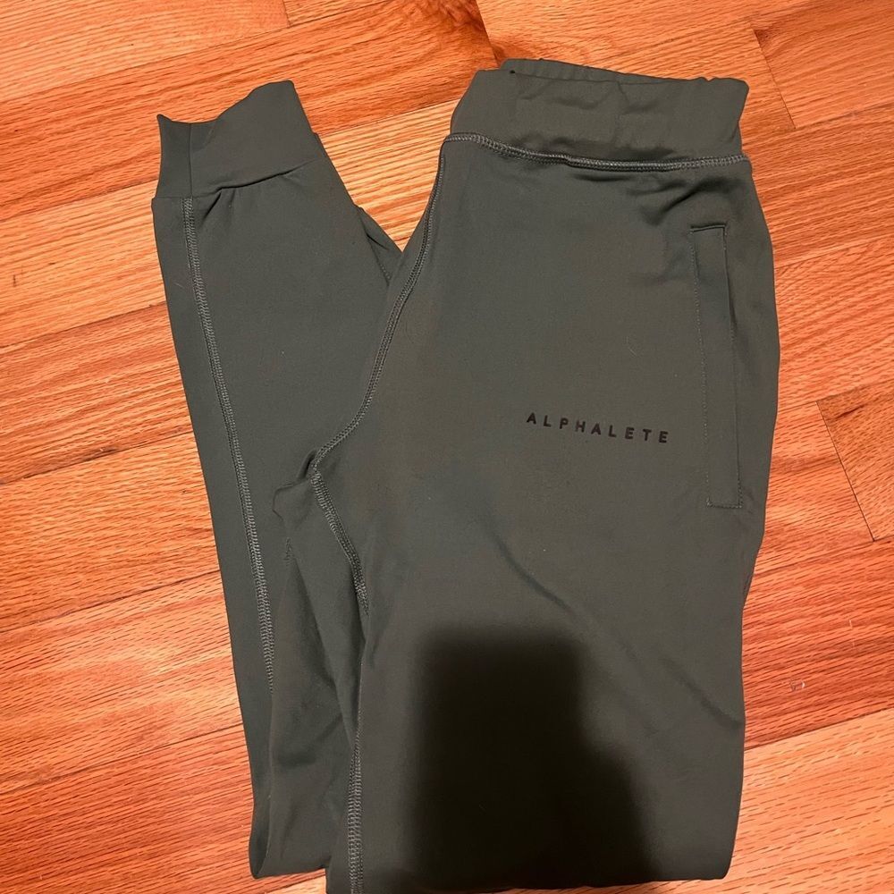 Alphalete green trace joggers size small